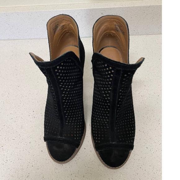 Lucky Brand Peep Toe Perforated Black Boot - Size 9 - Picture 2 of 11